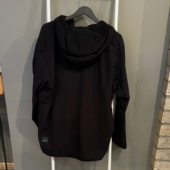 Men's Black Lululemon Hooded 1/4 Zip Jacket - Picture 3 of 3